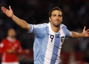 九游体育直播-赛道上的艺术，雷诺精准战术轻取哈斯，阿隆索惊艳四座演绎不老传奇