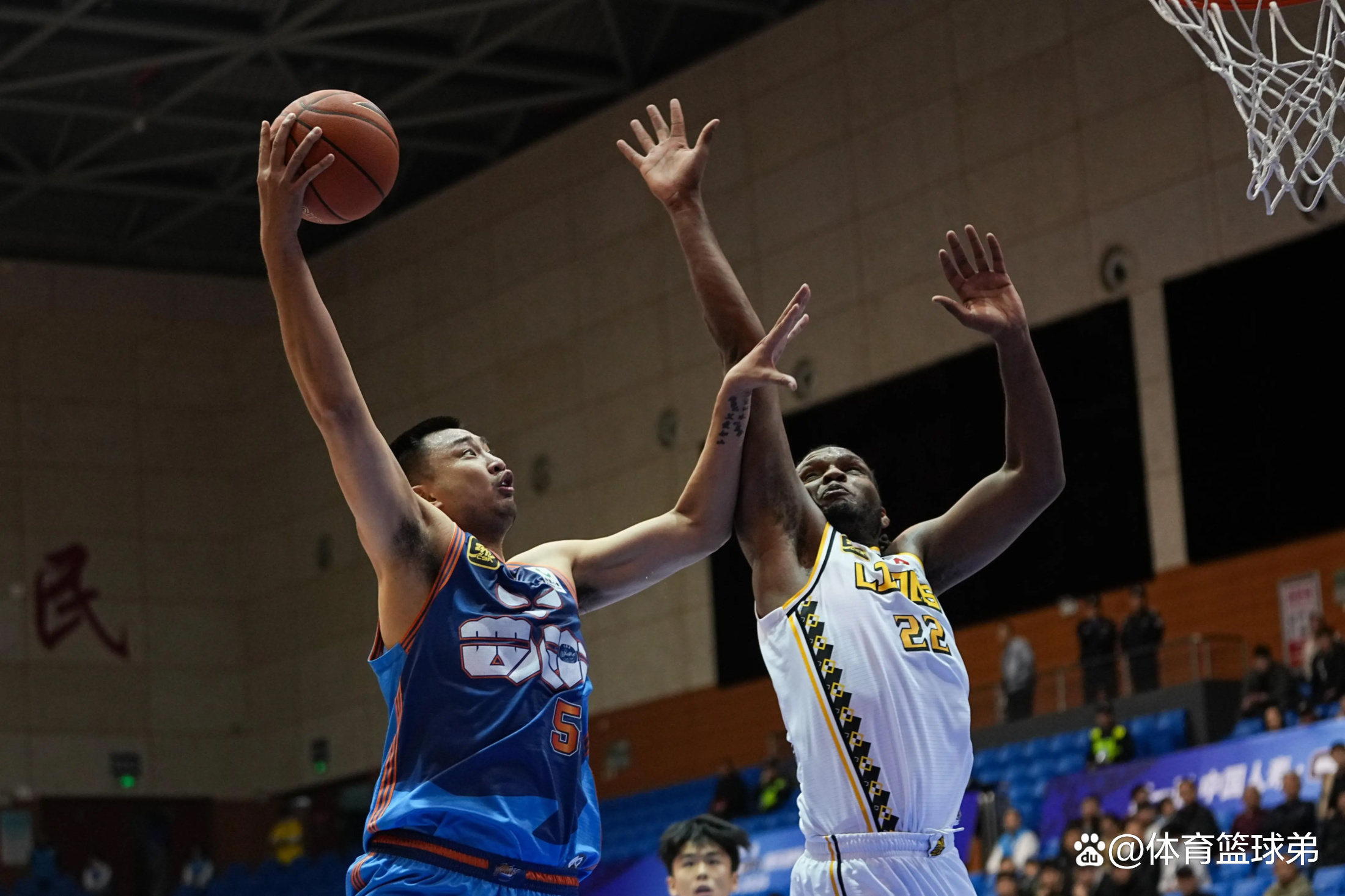 关于球队内讧升级，关键球员或因伤无缘下场的信息